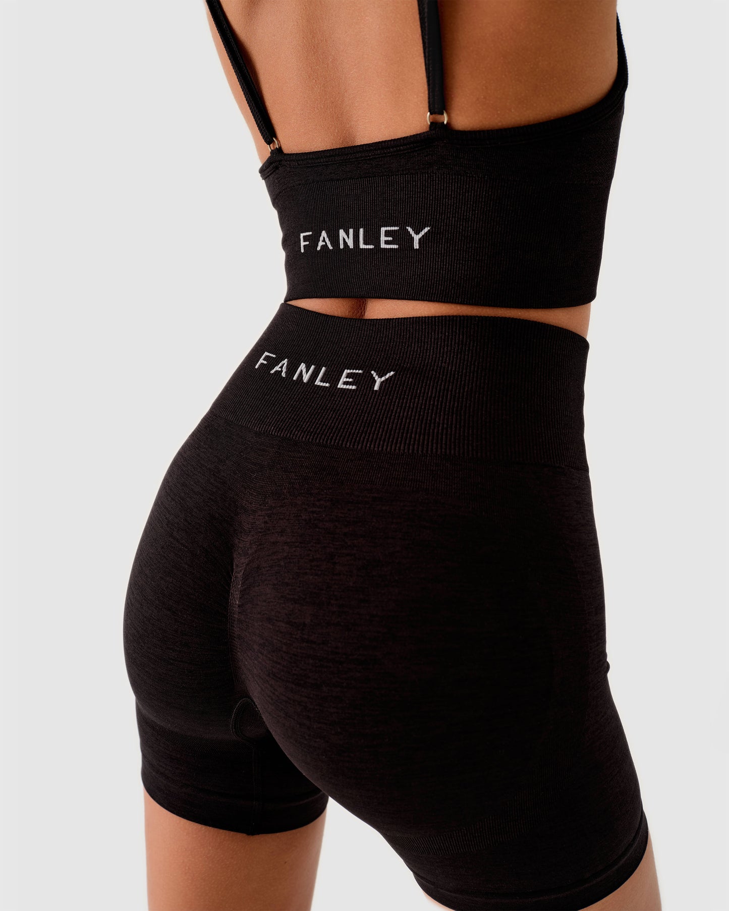 Scrunch Seamless Mini Short Schwarz