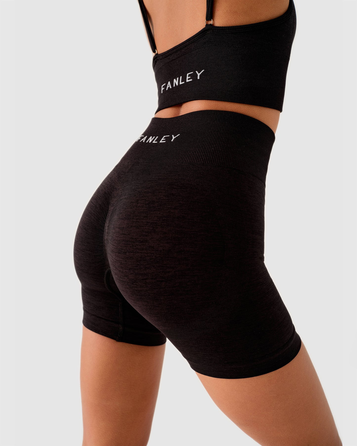 Scrunch Seamless Mini Short Schwarz