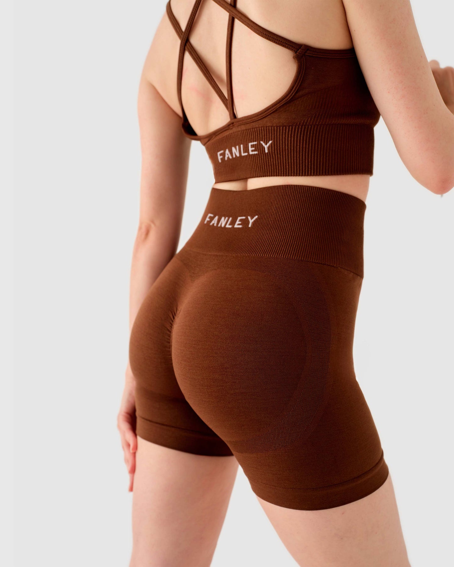 Scrunch Seamless Mini Short Dunkelbraun