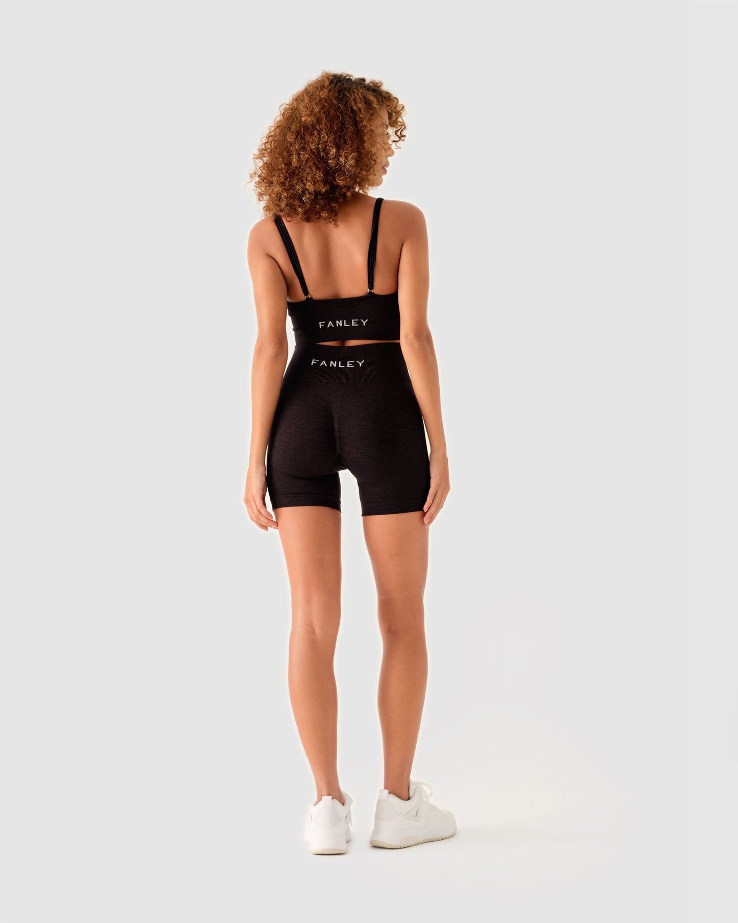 Scrunch Seamless Mini Short Schwarz